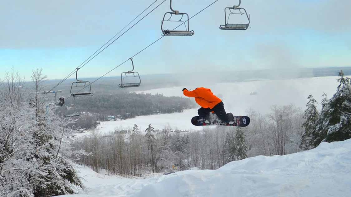 Ontario snowboarding resort at Calabogie Peaks Ottawa