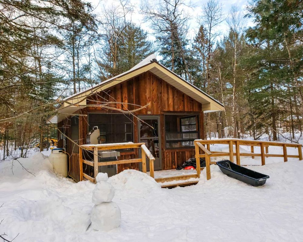 Winter cabins for Ontario snowshoeing in Provincial Parks