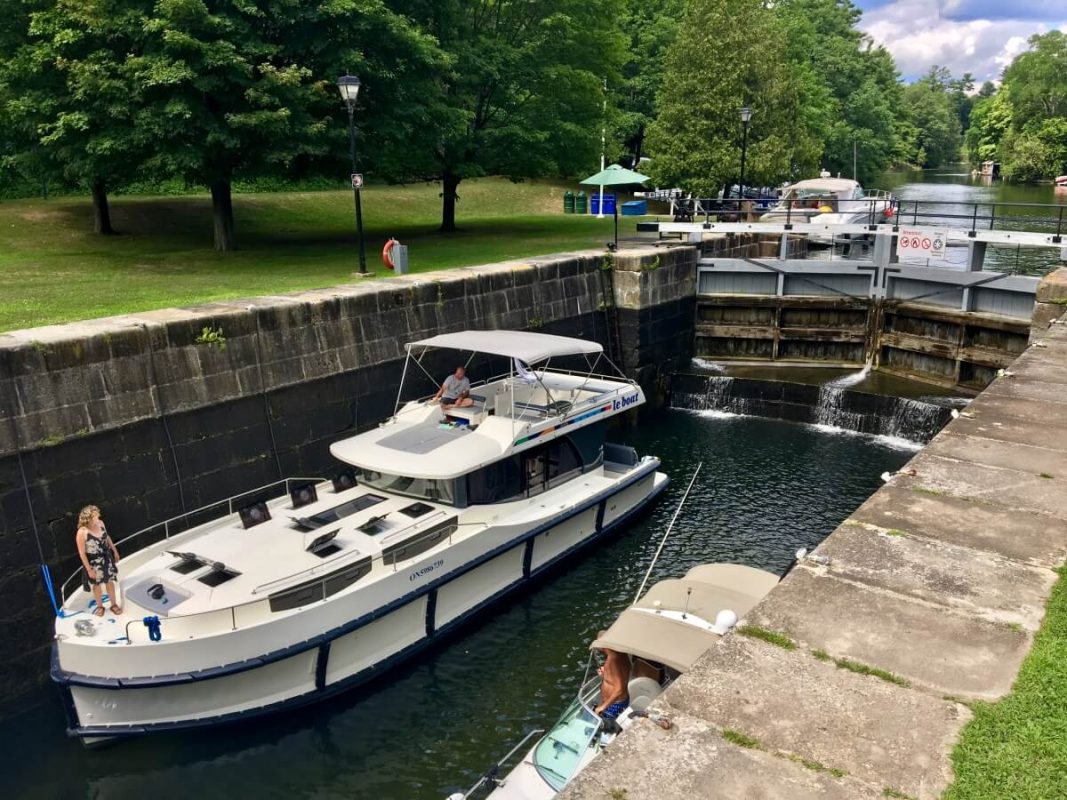 Le Boat's Horizon 3 in the a Rideau Canal lock