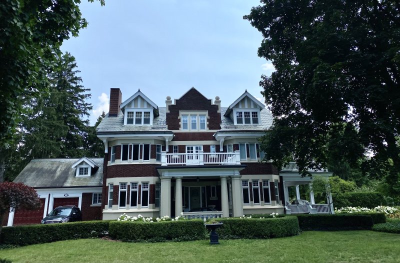 Queen's Gambit house in Cambridge Ontario - Salisbury Avenue