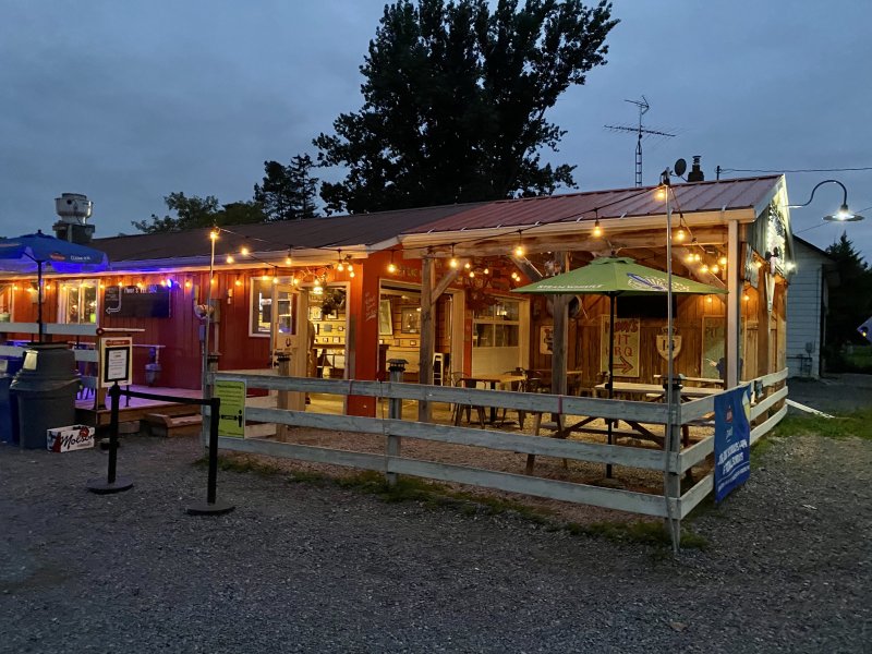 The outside of Muddy's Pit BBQ