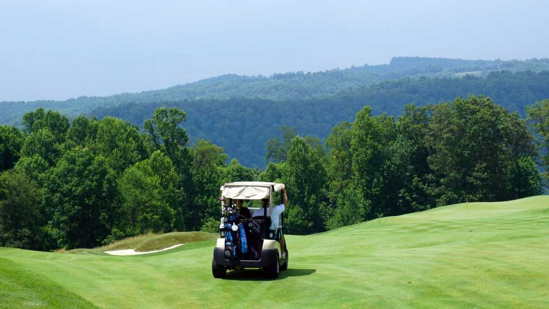 Golf enthusiasts and newbies can practice year-round at Ontario's