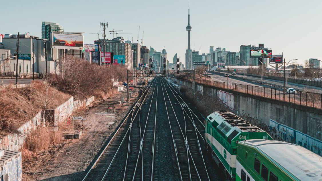 https://ultimateontario.com/wp-content/uploads/2023/05/go-train-toronto-niagara.jpg