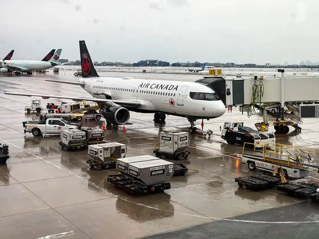 Air Canada flight leaving Toronto for Thunder Bay